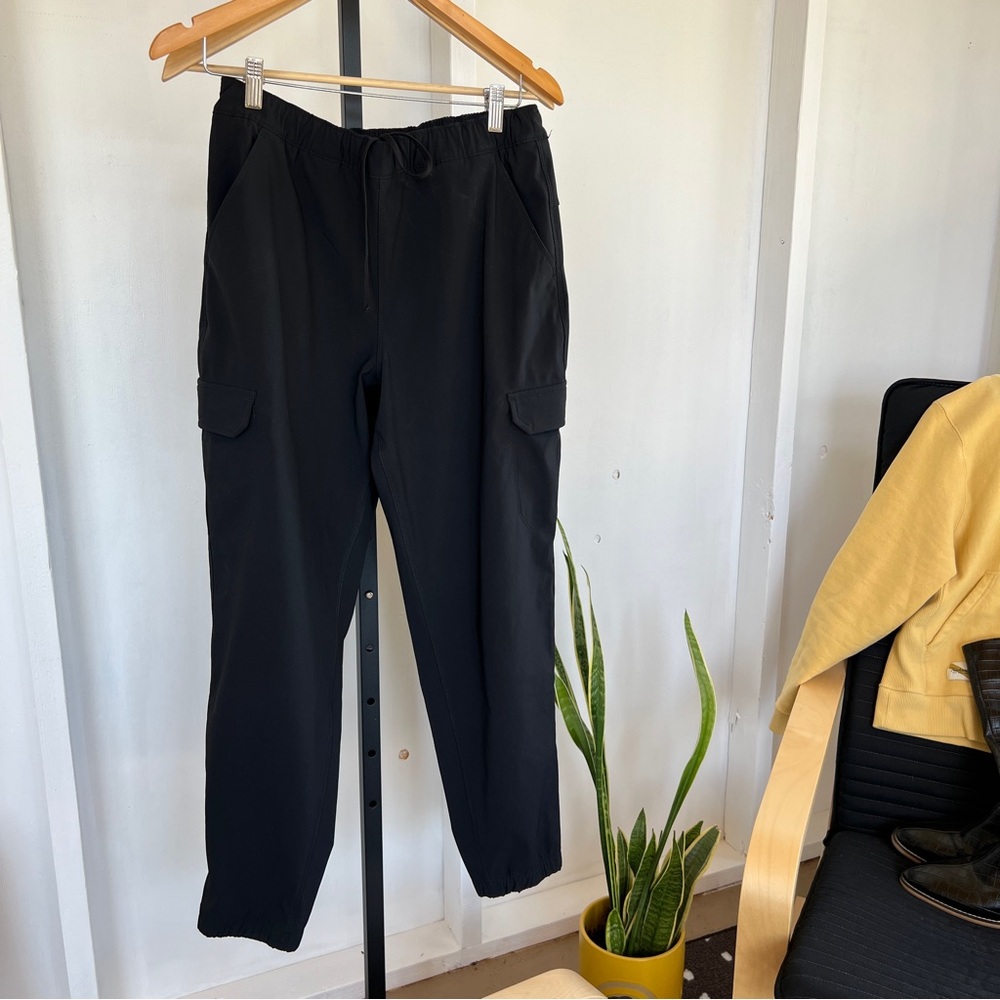 Eddie Bauer Water-Resistant Fleece Lined Black Cargo Joggers - Medium